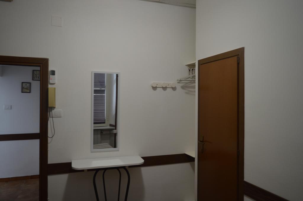 Albergo Ollolai ชิวิตาเวกเกีย ภายนอก รูปภาพ