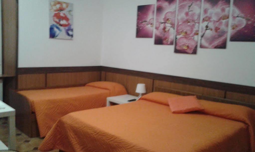 Albergo Ollolai ชิวิตาเวกเกีย ภายนอก รูปภาพ