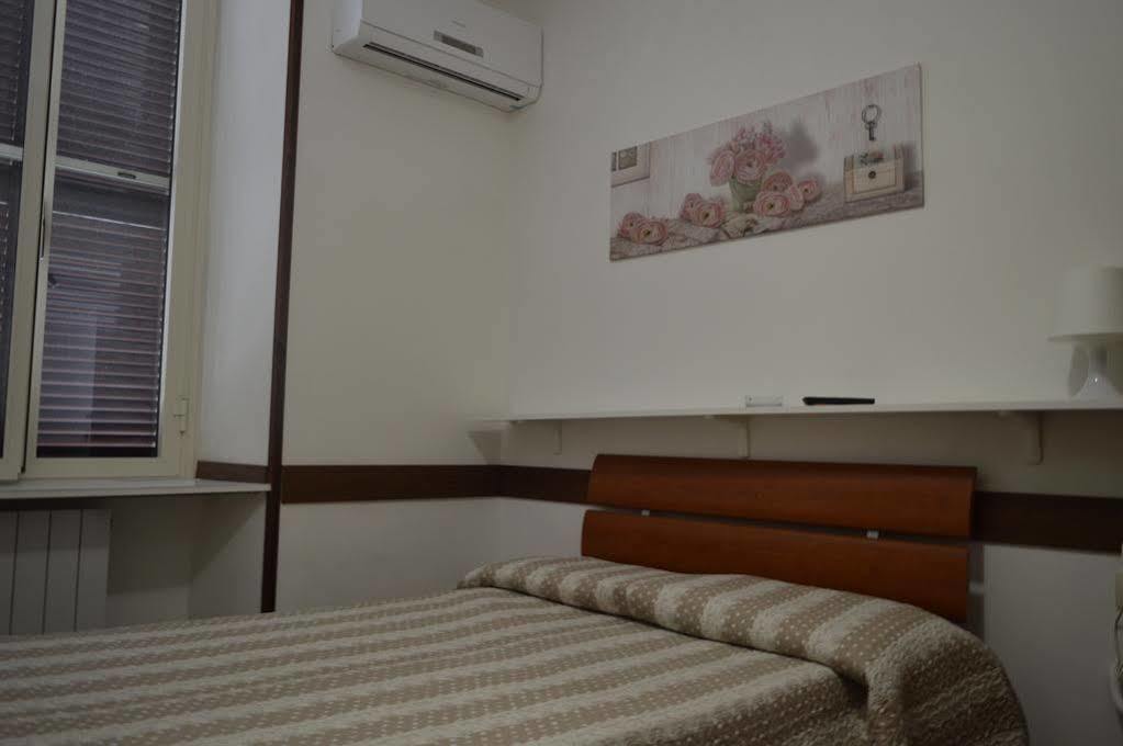Albergo Ollolai ชิวิตาเวกเกีย ภายนอก รูปภาพ