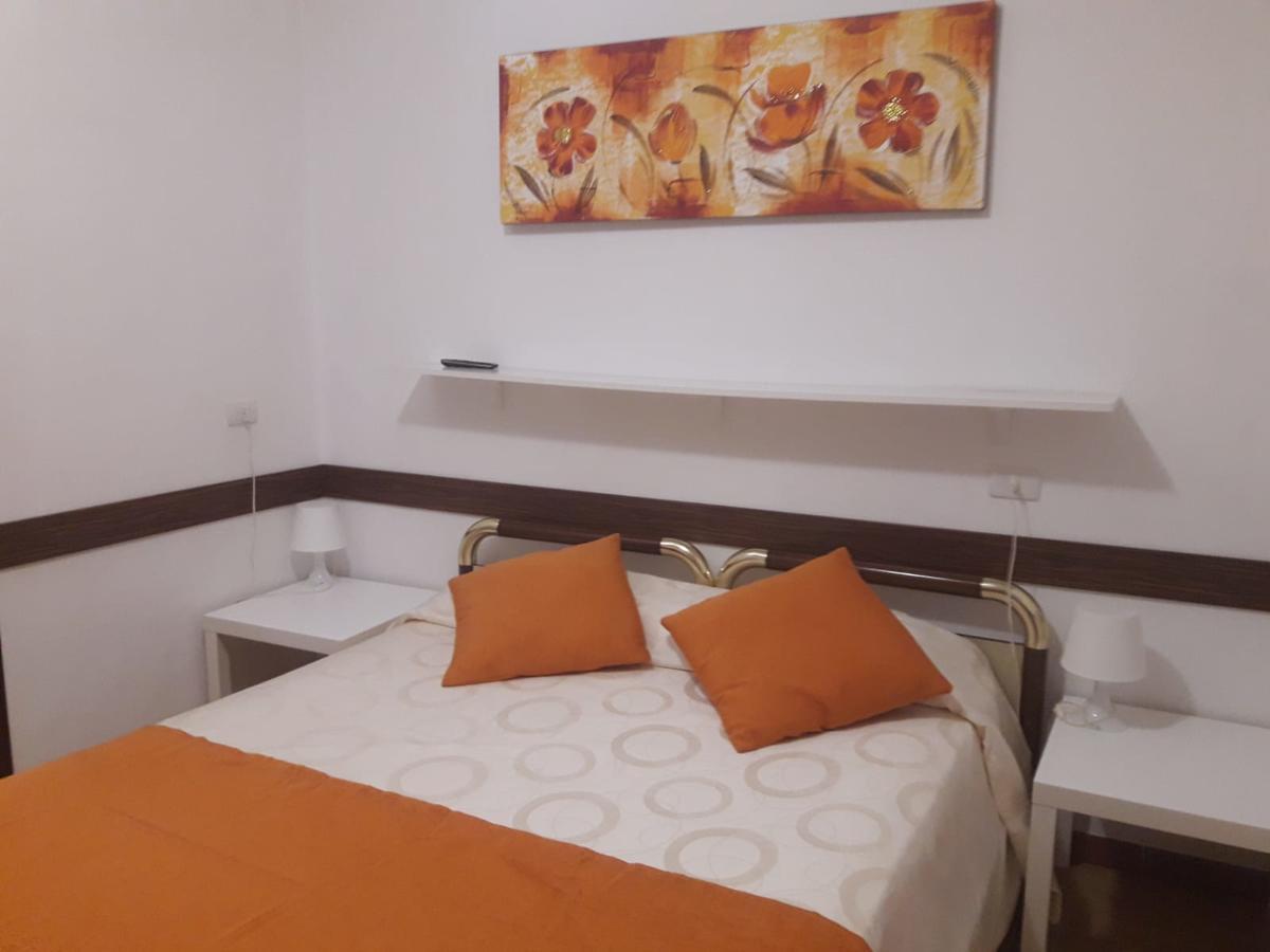 Albergo Ollolai ชิวิตาเวกเกีย ภายนอก รูปภาพ