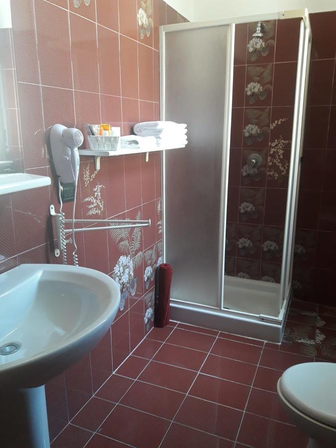 Albergo Ollolai ชิวิตาเวกเกีย ภายนอก รูปภาพ
