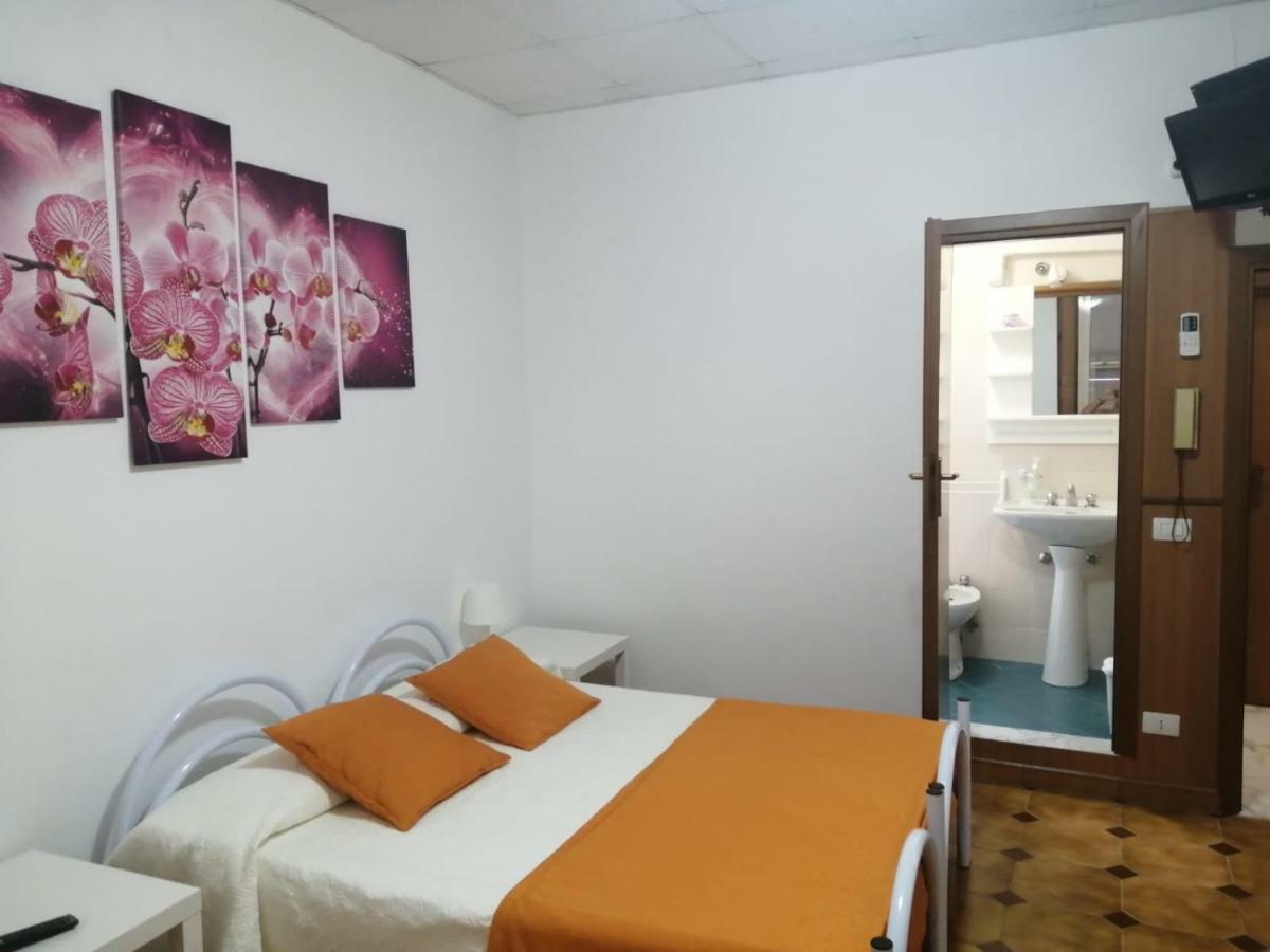 Albergo Ollolai ชิวิตาเวกเกีย ภายนอก รูปภาพ