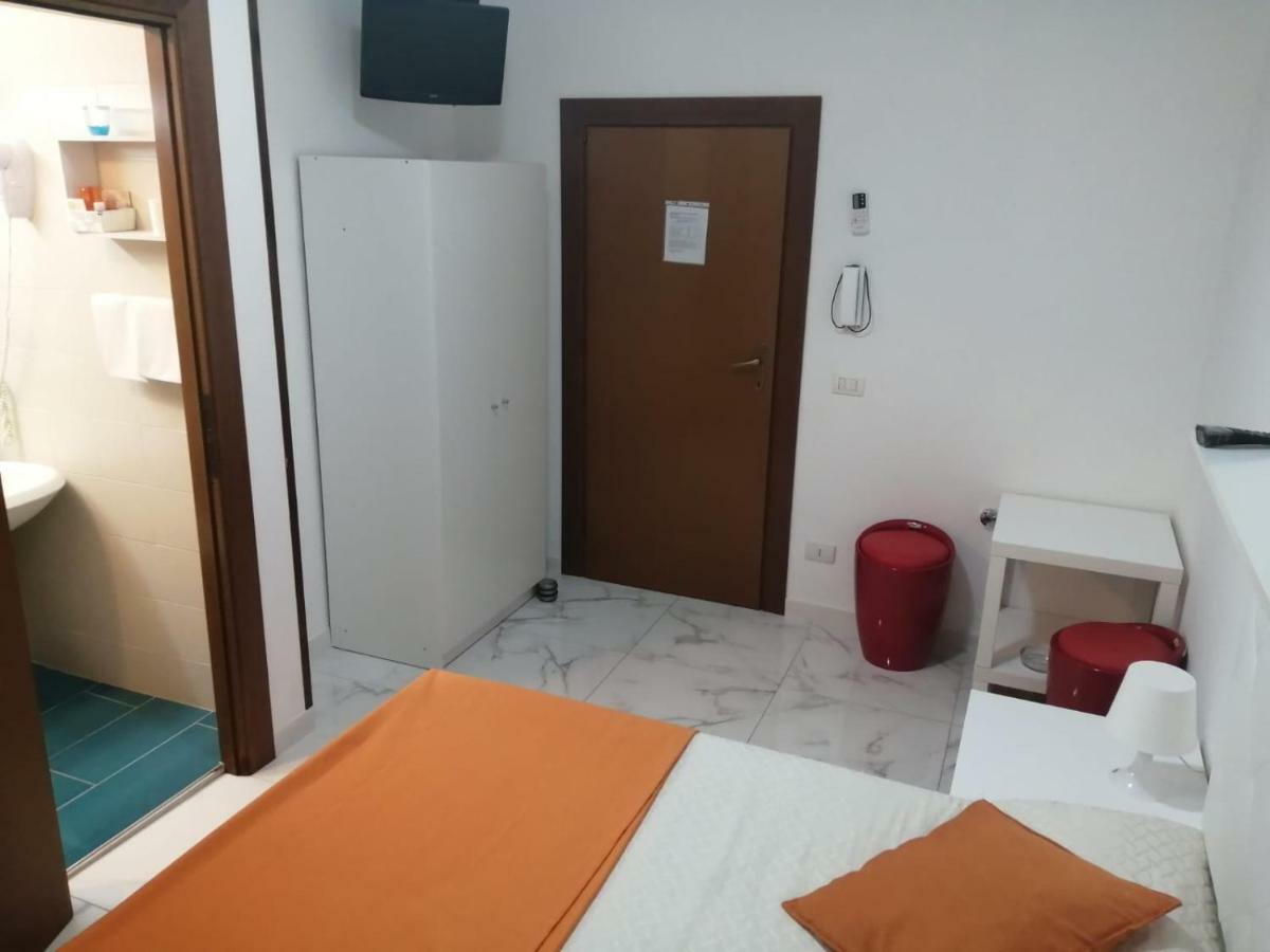 Albergo Ollolai ชิวิตาเวกเกีย ภายนอก รูปภาพ
