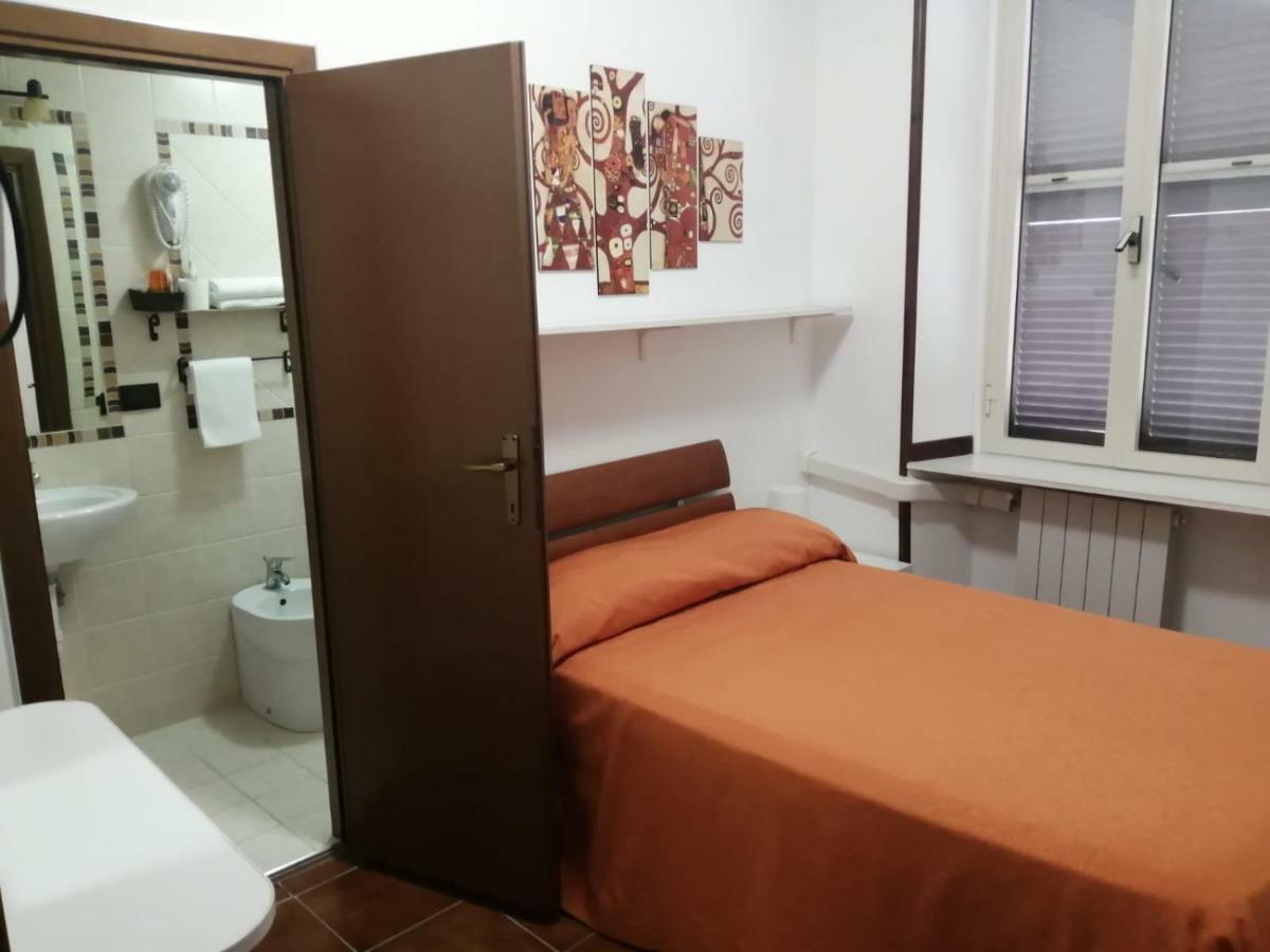 Albergo Ollolai ชิวิตาเวกเกีย ภายนอก รูปภาพ